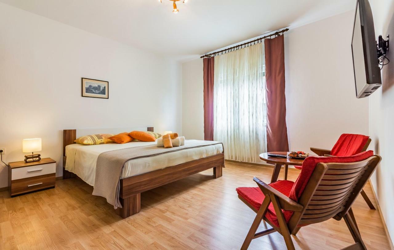 Pula Apartment Exterior photo